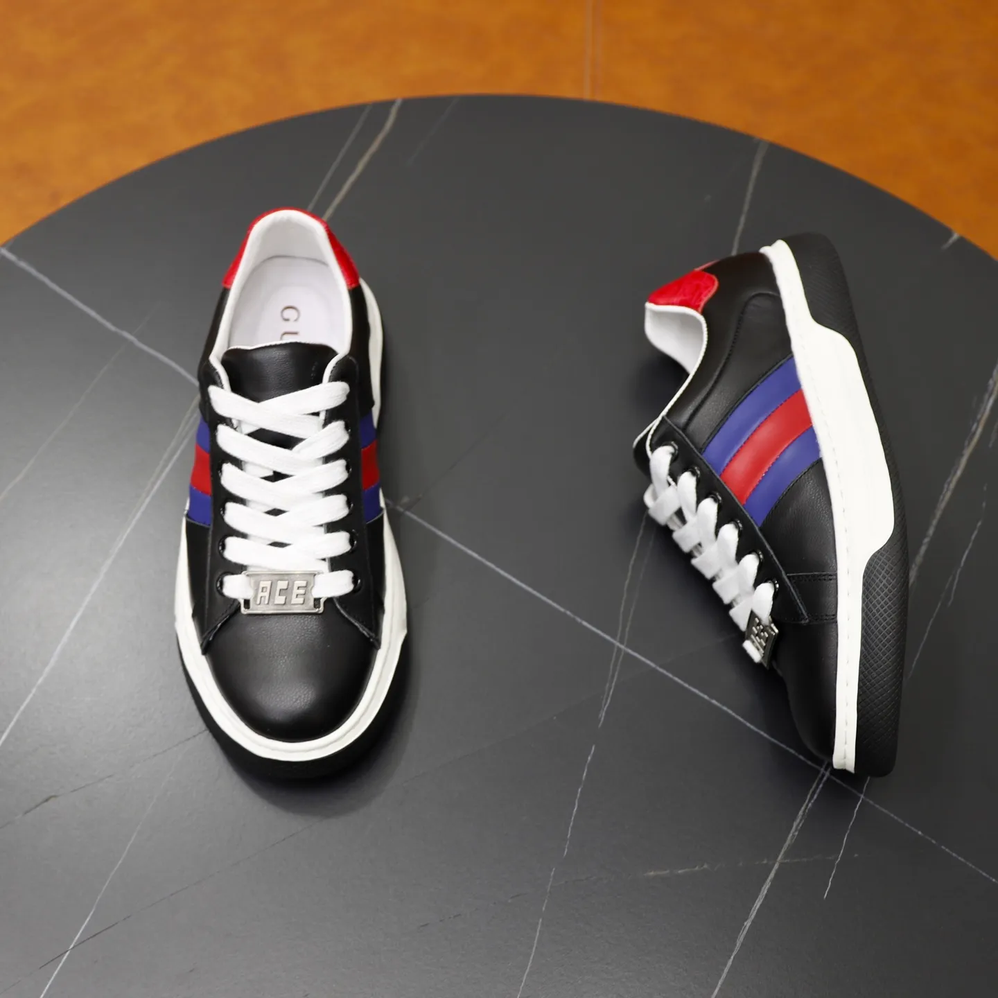 Ex-factory price: 500💰🙅‍♂️🙅‍♂️🙅‍♂️ Brand: Gucci GuCCI Standard code: 38-44 (45 customized) Grade: Same as the official website Material: Original leather splicing Comfortable and breathable pigskin lining Lightweight and wear-resistant sports outsole Style category: Men's fashionable casual shoes Running sneakers Distinguished luxury brand elements Top luxury Color: actual picture color